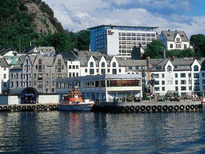 Scandic Parken 4*